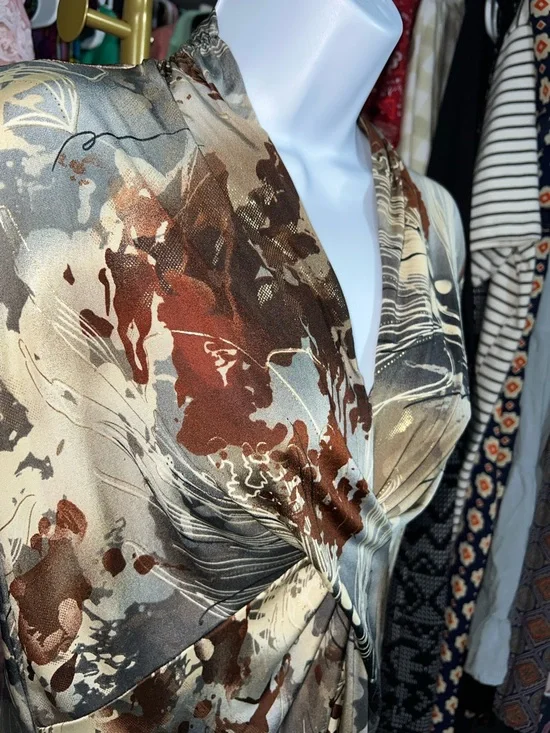 dressbarn Neutral Floral Print Blouse in Beige, Brown, Gray size M - Picture 8 of 9